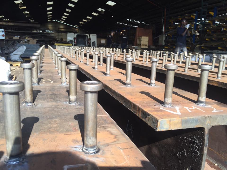 SERVICIO INSTALACION CONECTOR STUD EN OBRA